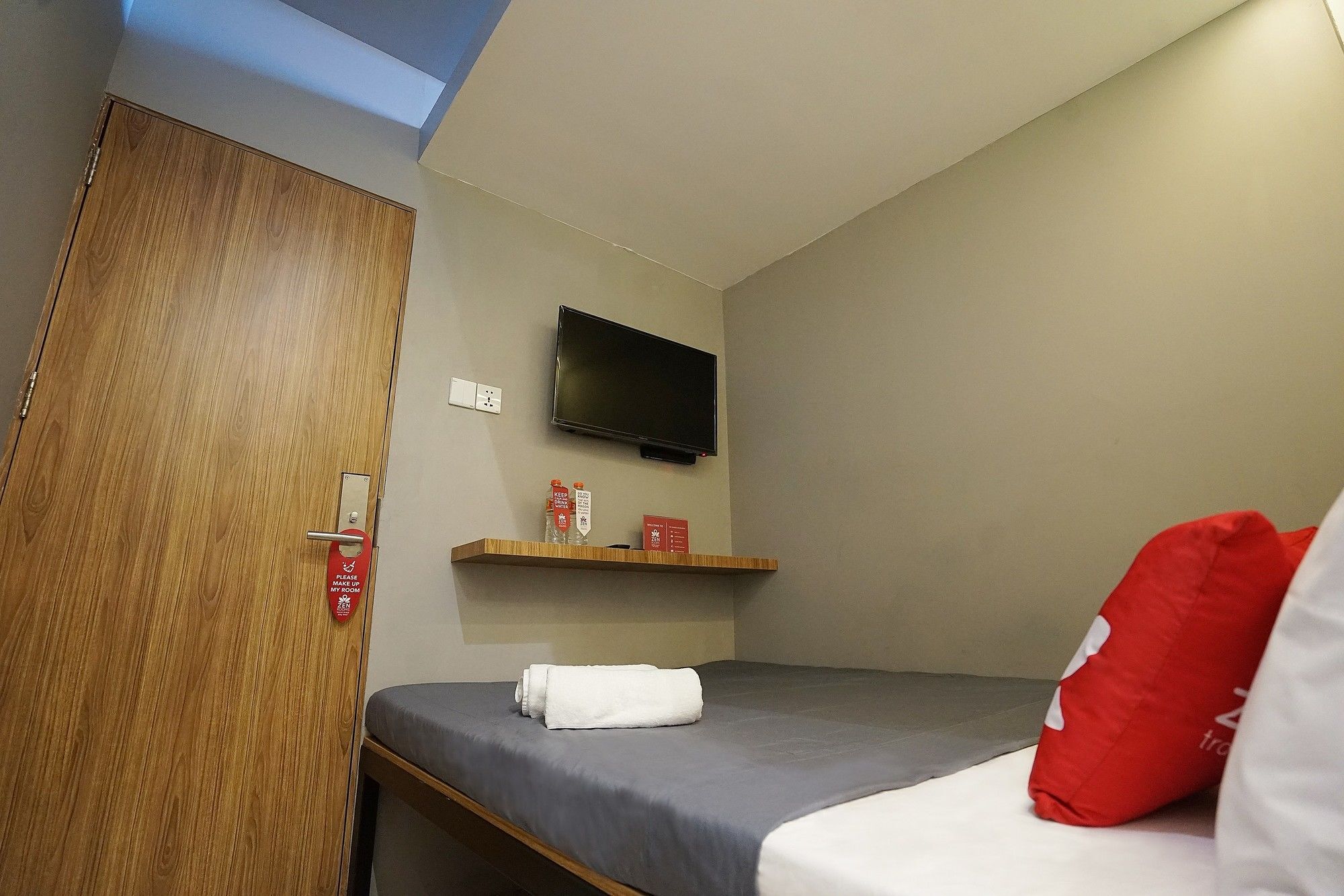 Zen Rooms Basic Kualanamu Medan Exterior photo